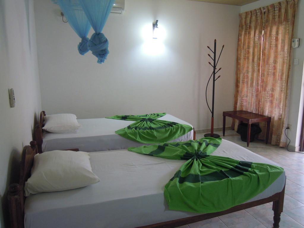 Devi Tourist Home Полоннарува Экстерьер фото