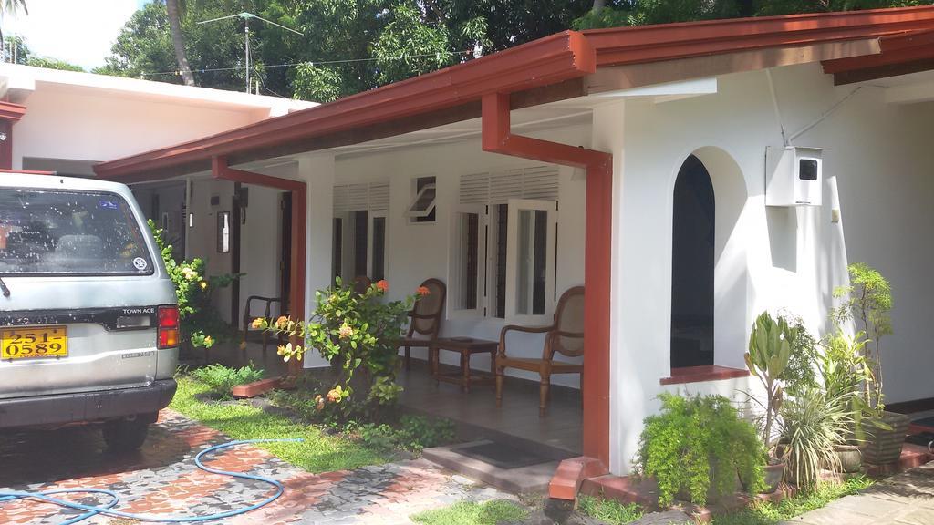 Devi Tourist Home Полоннарува Экстерьер фото