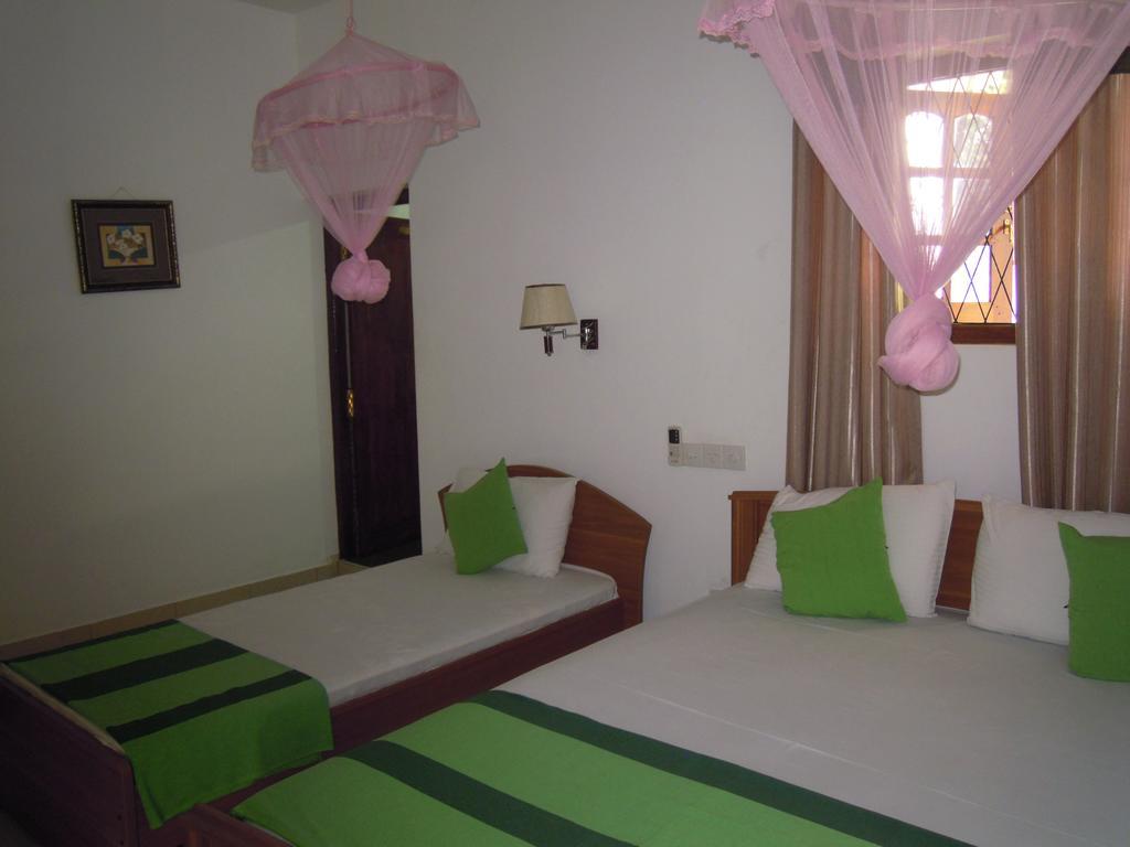 Devi Tourist Home Полоннарува Экстерьер фото