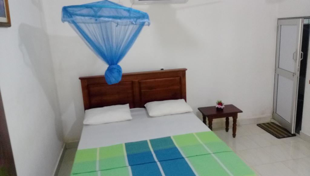 Devi Tourist Home Полоннарува Экстерьер фото